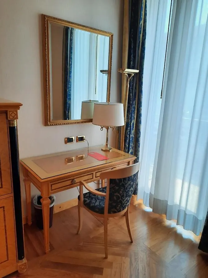 Andreola Central Hotel Mediolan 4*,